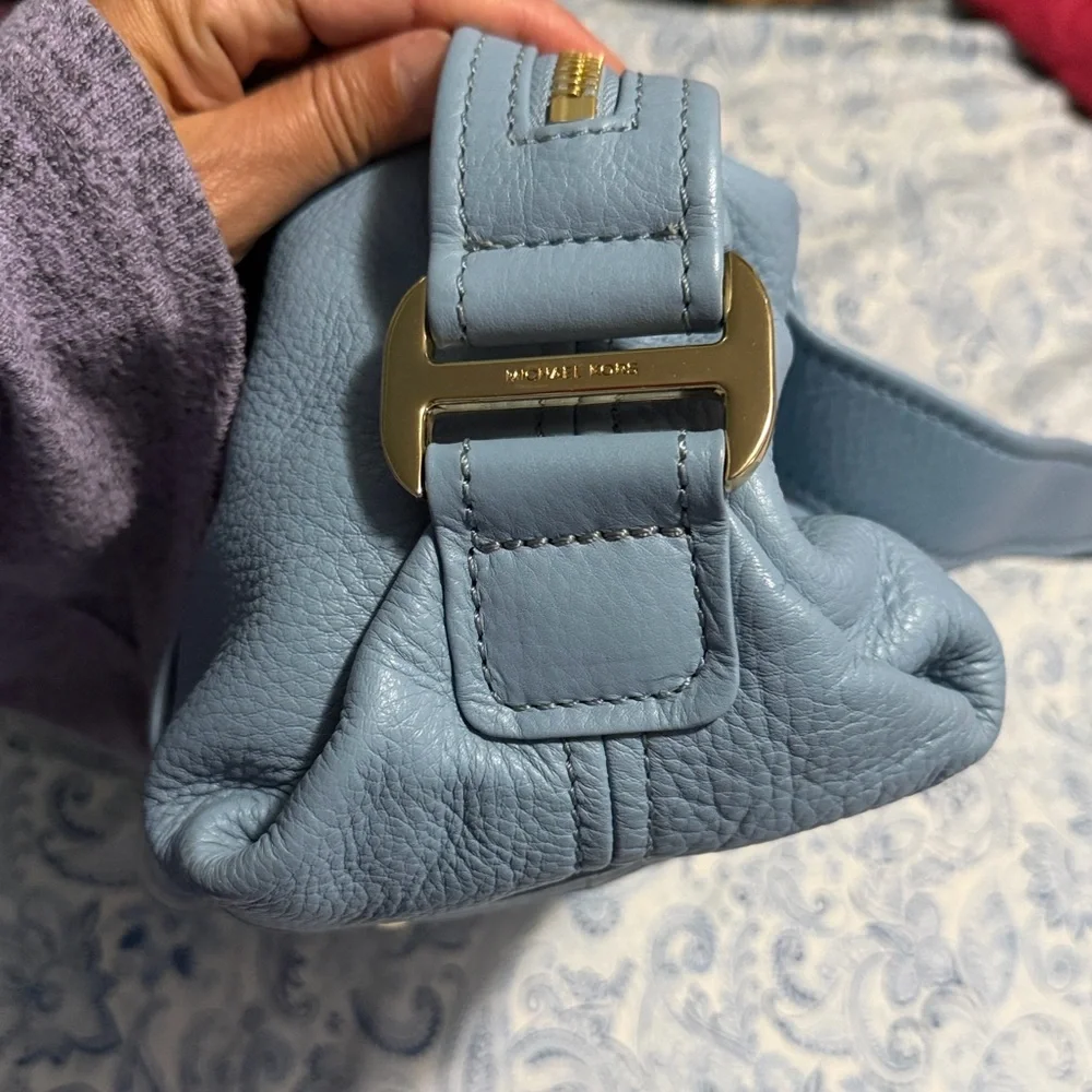 Michael Kors Light Blue Leather Shoulder Bag - Picture 4 of 11